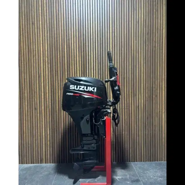 Suzuki DF60A outboard engine