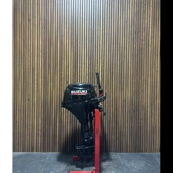 Suzuki 15 HP EFI outboard engine