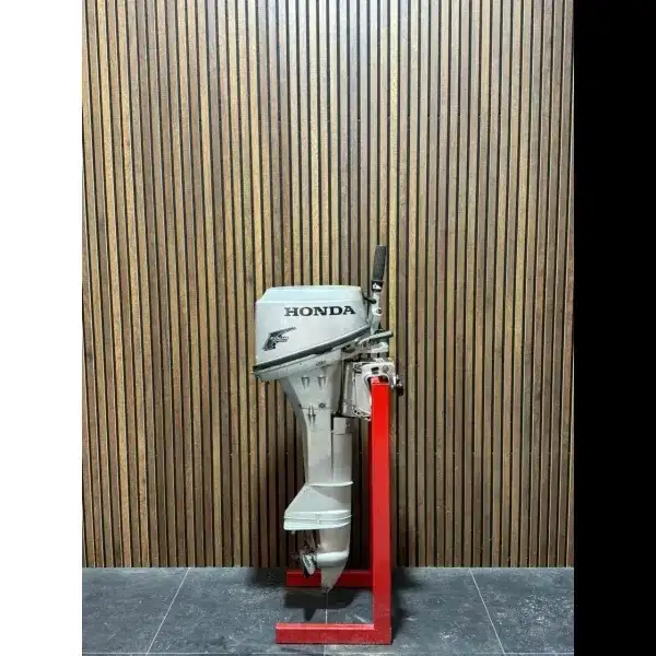 Honda 6 HP 4-stroke outboard engine