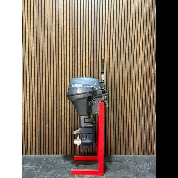 Selva-Yamaha 8 HP outboard engine