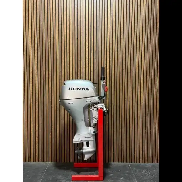 Honda BF15 outboard engine