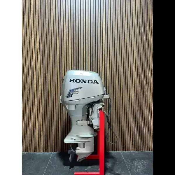 Honda 40 HP EFI ’12 outboard engine