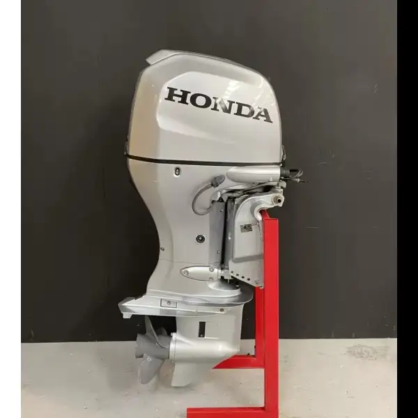 Honda 100 HP EFI V-TEC outboard engine